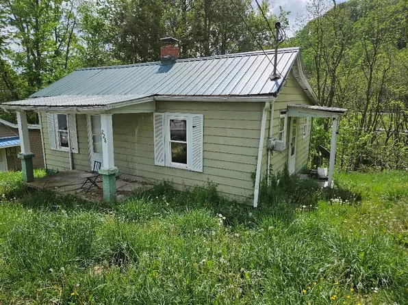 228 Henderson St, Marion, VA 24354