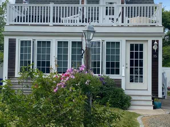 15 Baltimore Ave, Narragansett, RI 02882