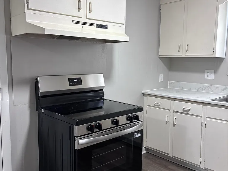 216 Granada Dr — Photo 6