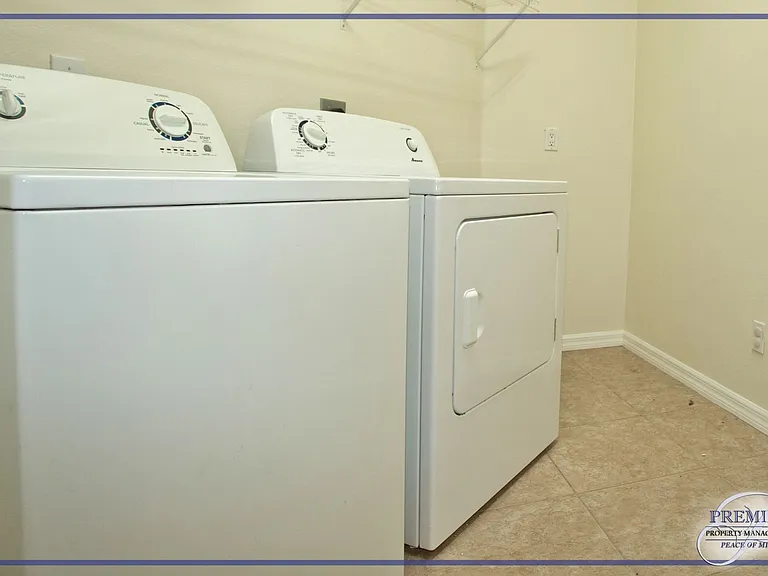 3555 Poinsettia Ave — Photo 31
