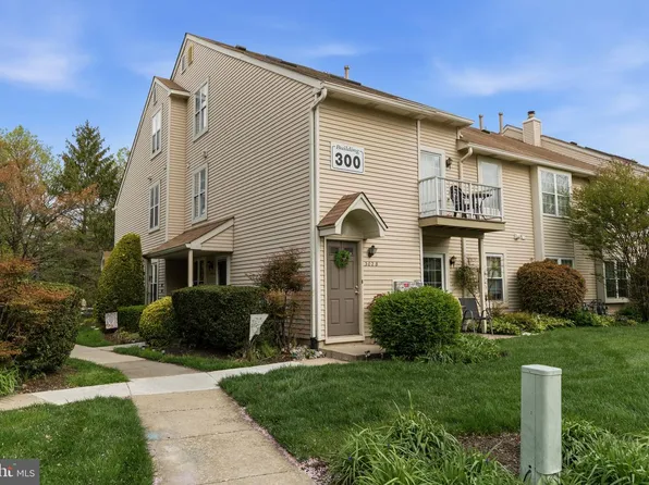 303 Sedgefield Dr, Mount Laurel, NJ 08054