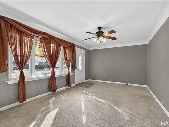 5th image of 13 Sandridge Dr