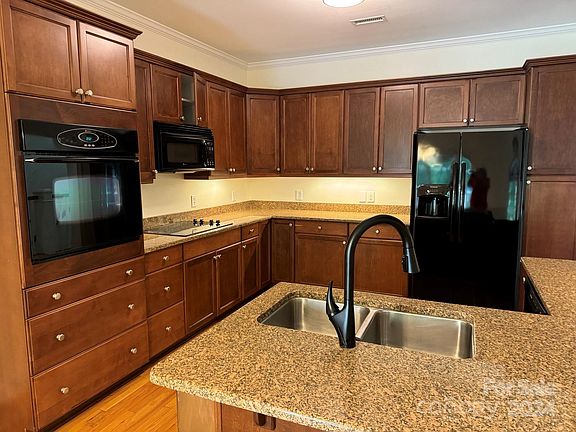 4th image of 4038 Stadler Dr NE #29