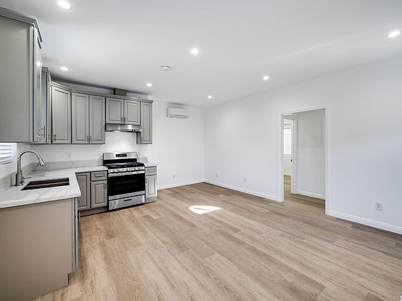 5th image of 2809 Altura Ave