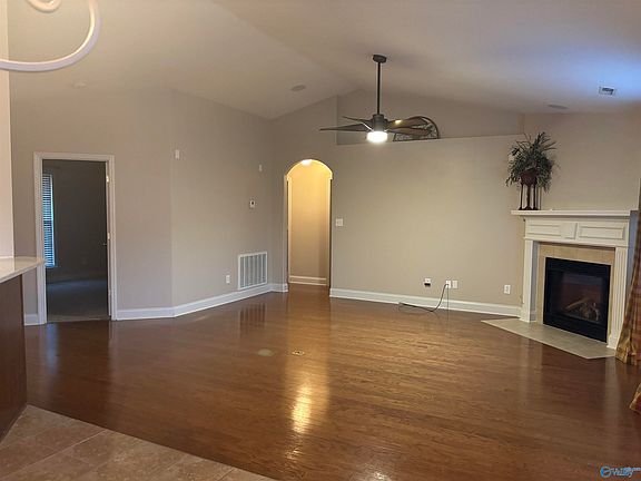 3rd image of 110 Autumn Haven Ln