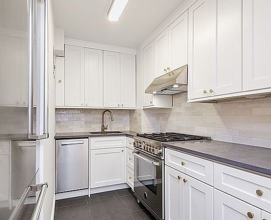 5th image of 77 E 12th St APT 14D