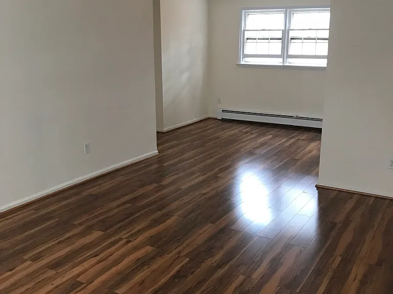 320 E Main St — Photo 7