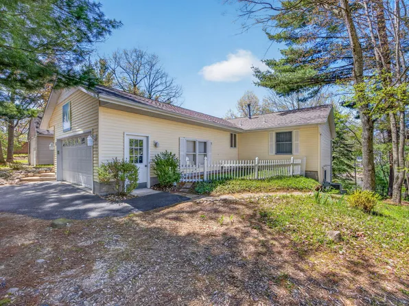 7993 Island Ct, Stanwood, MI 49346