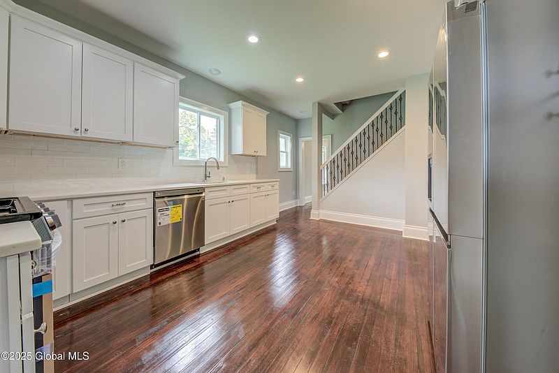 5th image of 2627 Troy Schenectady Road
