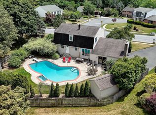 8 Thornbury Rd, Reading, PA 19606