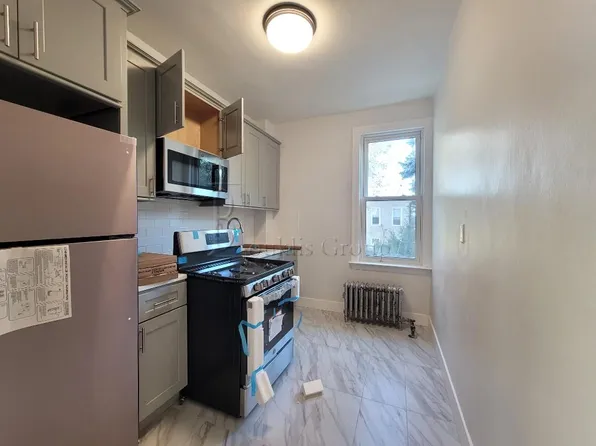 32-37 33rd Street image 1 of 5