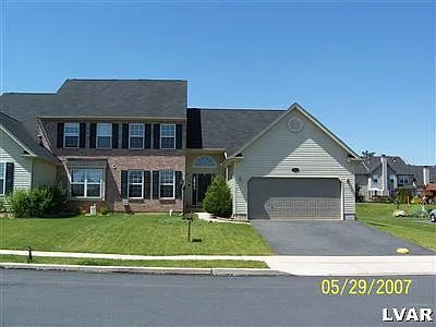 3 bed, 2.5 bath, 2252 sqft, $3,000 — Photo 1