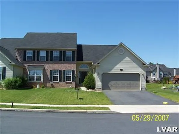 2146 Rolling Meadow Dr, Macungie, PA 18062