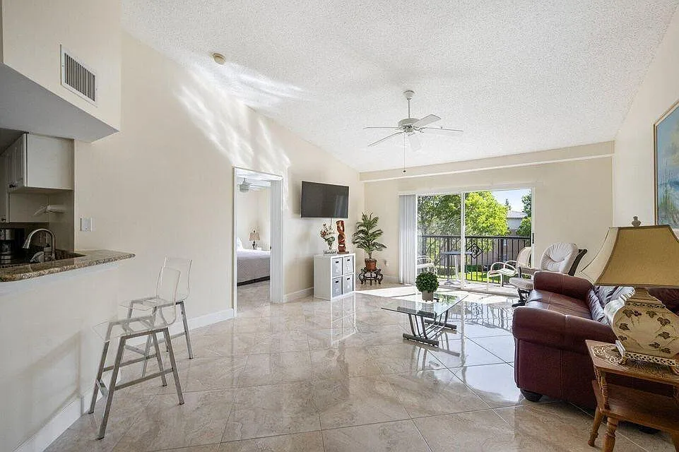 2 bed, 2.0 bath, 1128 sqft, $2,350 — Photo 4
