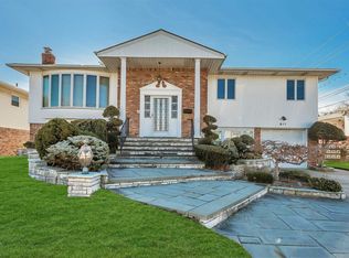 611 Hungry Harbor Rd, Valley Stream, NY 11581