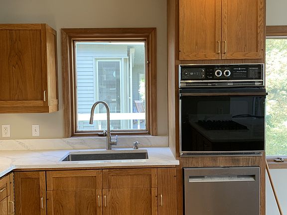 5th image of 11046 Exeter Ave NE #1