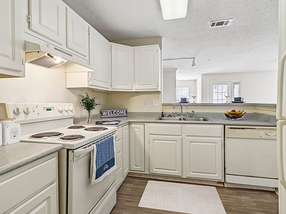 4th image of 5850 Hillandale Dr #828