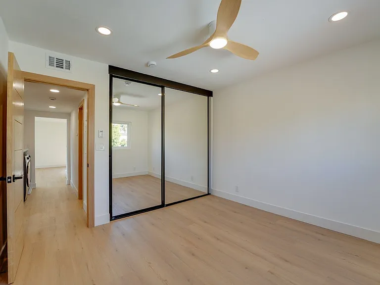 1102 Pacific Beach Dr — Photo 22