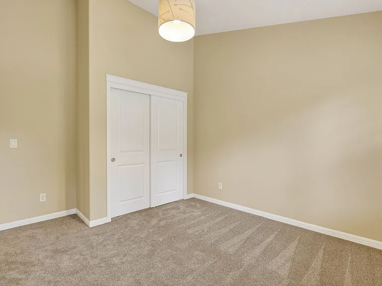308-394 SW Eastman Pkwy — Photo 12