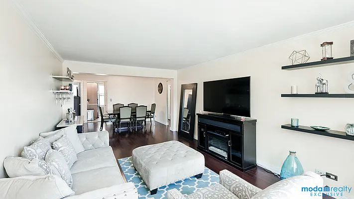 Sold by Moda Realty | media 10