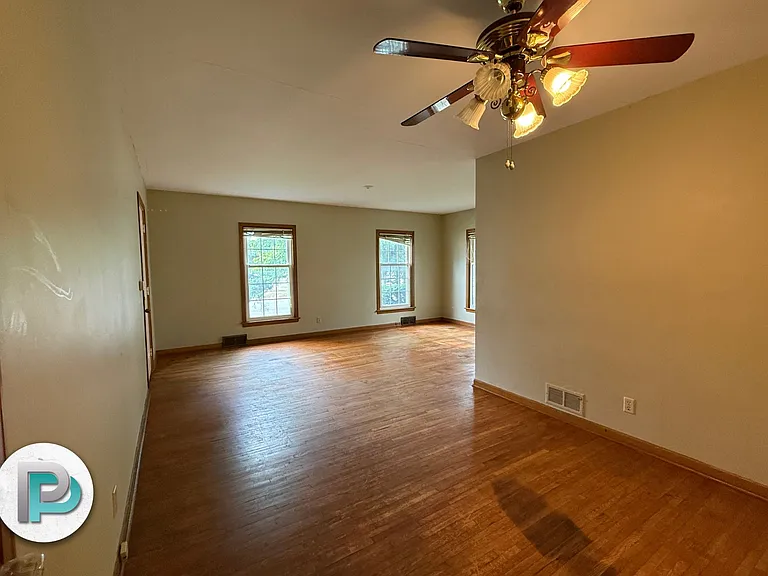 221 2nd St NE #1 — Photo 5