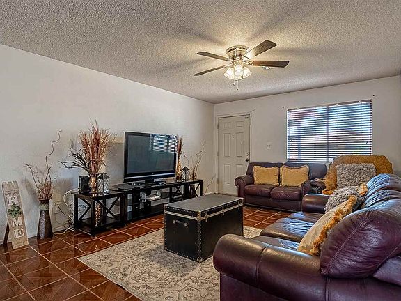 3rd image of 821 W Ramona St