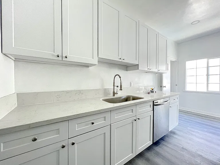 1529 S Orange Grove Ave #1/2 — Photo 6