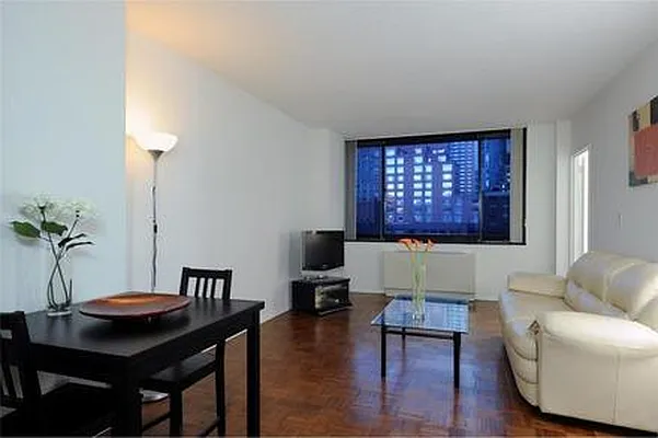 Sold by The Hollingsworth Group | media 1