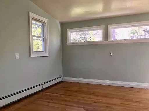 1 bed, 3500 sqft, $1,200 — Photo 4