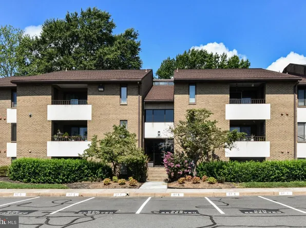 517 Florida Ave APT T2, Herndon, VA 20170