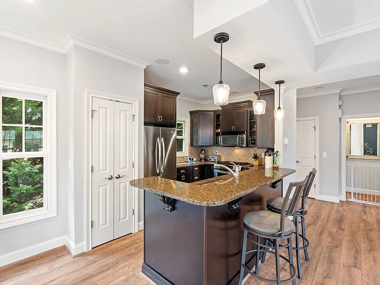 160 Park Pointe Cir #NA — Photo 13