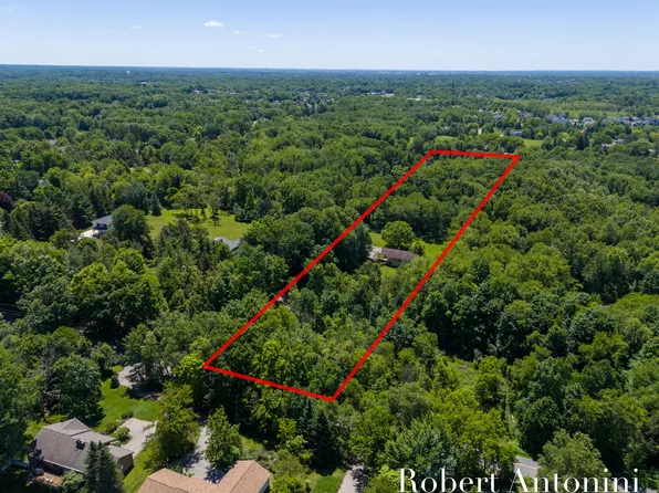 4270 Bradford St NE, Grand Rapids, MI 49525