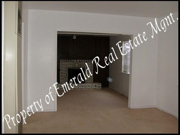 4th image of 909 Madeira Dr NE