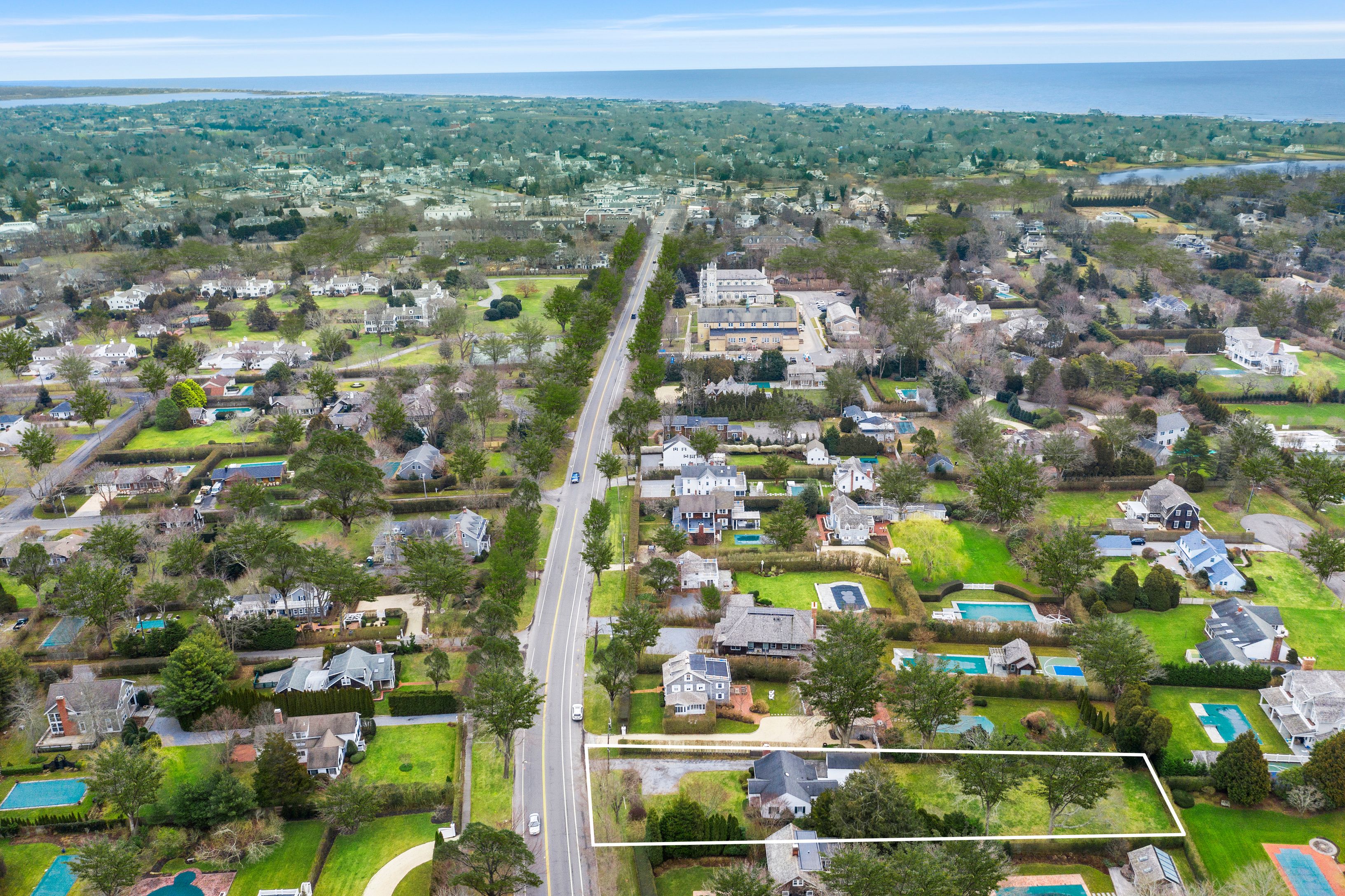 276 Hill St in Southampton Out East