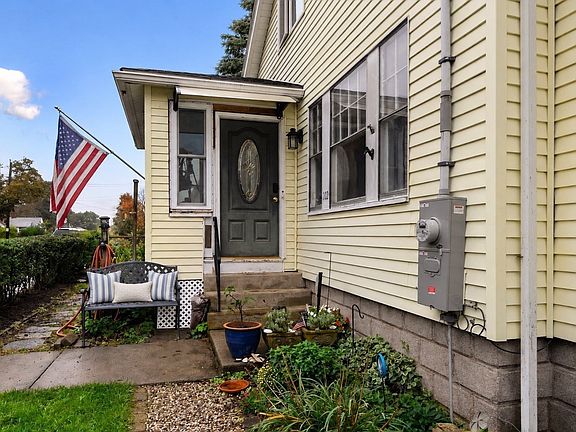 3rd image of 102 Elliot Ave