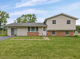 4 Mercury Dr, Rochester, NY 14624