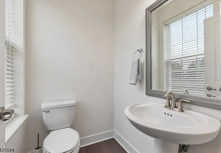 309 Saratoga Ct — Photo 8