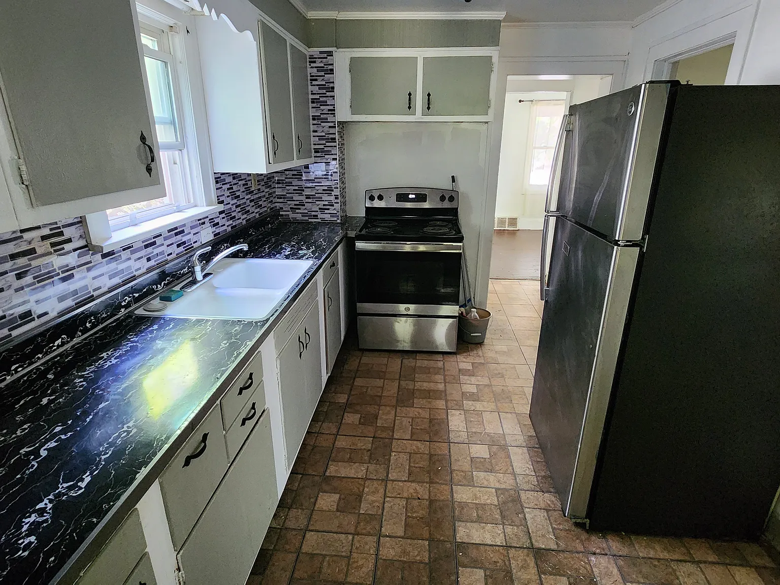 4 bed, 1.5 bath, 1700 sqft, $2,300 — Photo 3