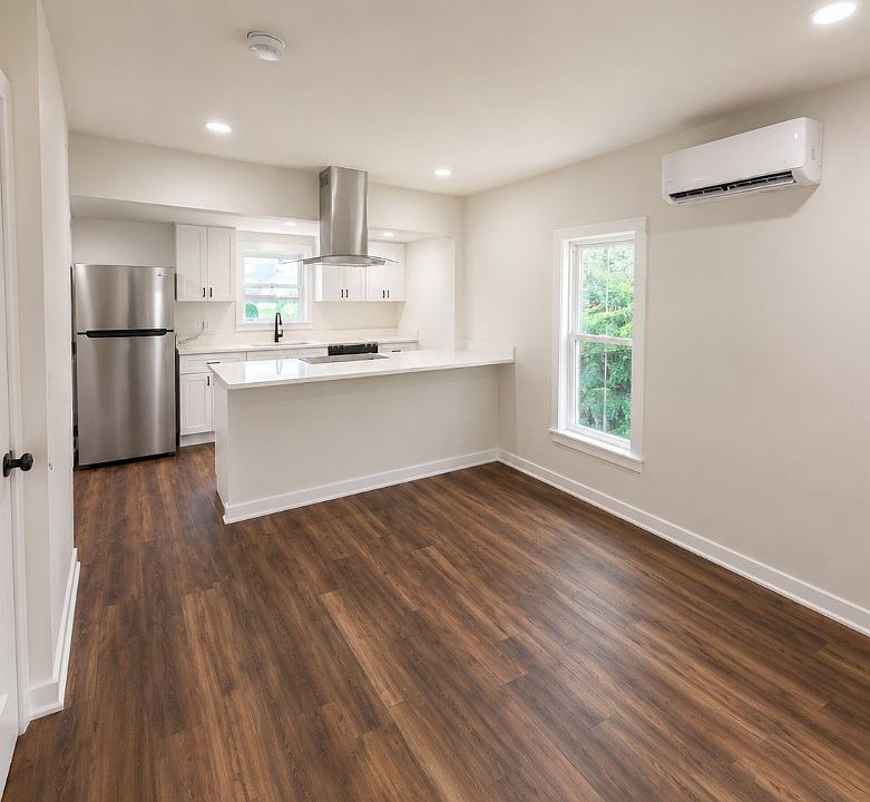 Kitchen and Dining Room

(Renovation in Progress Final finishes and appearance may vary slightly)