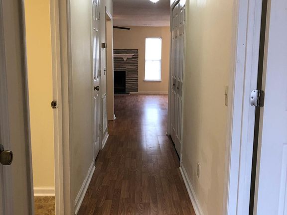 4th image of 27D Meadowood Glen Way