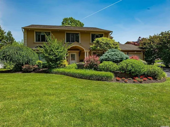 93 Stonehurst Lane, Dix Hills, NY 11746