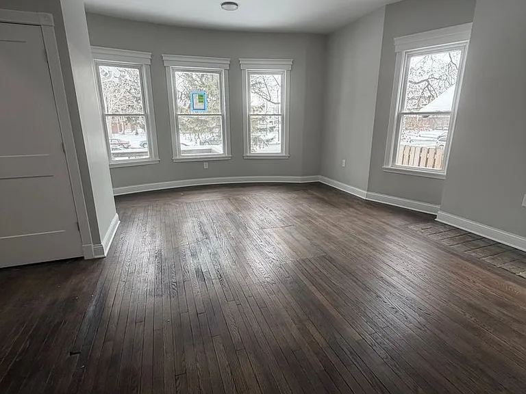 445 E Grand Blvd — Photo 15
