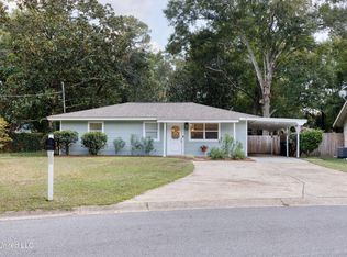 124 Hickory Dr, Ocean Springs, MS 39564