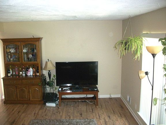 2nd image of 10 Fernwood Dr #I