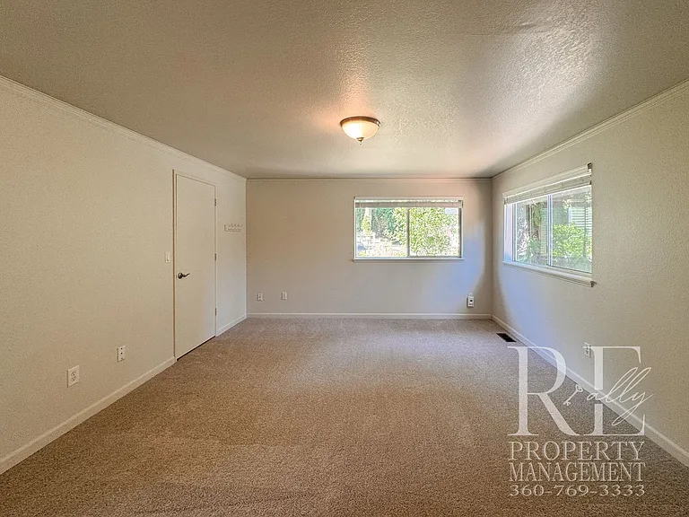 4618 NW Bernard St — Photo 37