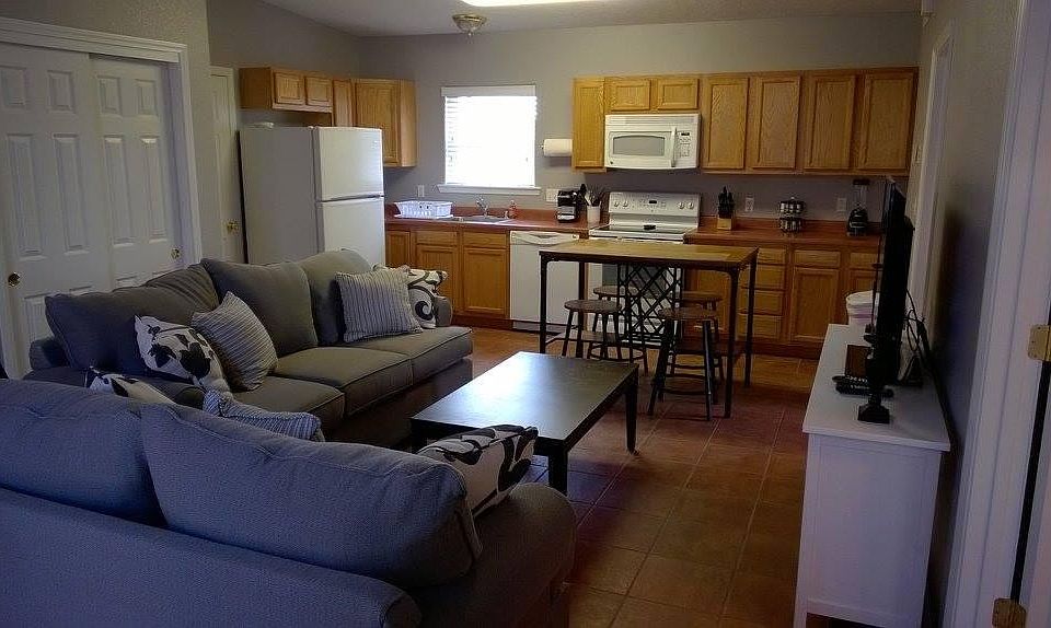 1st image of 711B E Green Ave #B