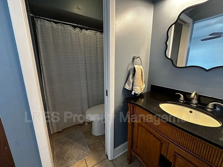 910 Sycamore Ln — Photo 17