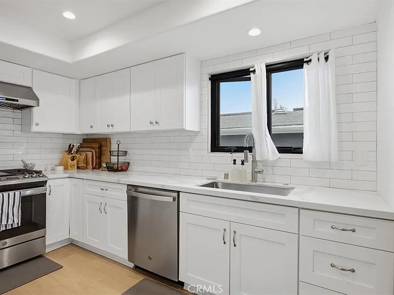 1506 Wollacott St — Photo 10