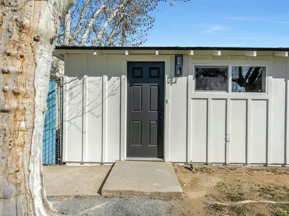 406 Sierra Ave, Clovis, CA