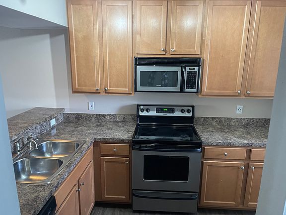 3rd image of 2910 Plaza Terrace Dr